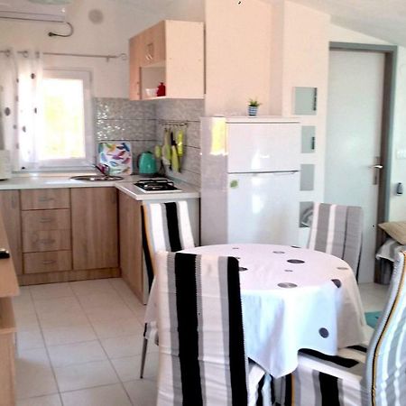 Apartment Kamelia Vir Eksteriør bilde