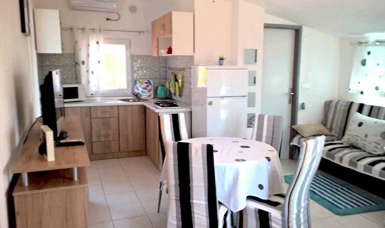 Apartment Kamelia Vir Eksteriør bilde